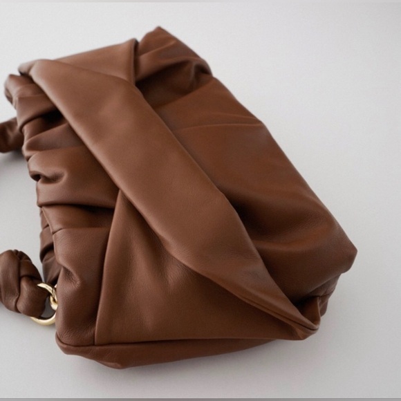 WRAP FRONT LEATHER BAG - Picture 4 of 11